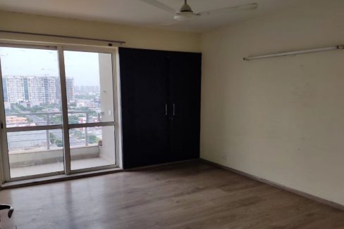 110 Lotus Panache 3BHK Rent 6