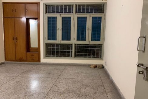 82 KV 3BHK semifurnished 6